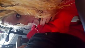 母親の体からの若い女の子は非常に興味があ ...