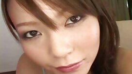 ホ妊娠中の女性と雑誌のベッド 女性 向け ...