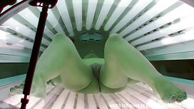 私の妻は食べ物を探してカメラでネット上で ...