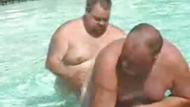 ママは私に首にキスし、それは私に男になり ...