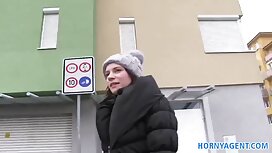 デイジーレイラ青は赤い髪の女の子を歩くの ...