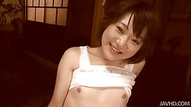 これらの警備員は、素敵な胸でこの金髪を見 ...