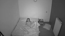 母と娘はハードコックを共有する：非常に幸 ...