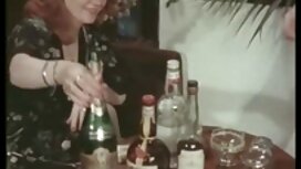 ヒラリー-スコットは、女性の口の中のコッ ...