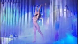 レベッカムーアはよく彼女の義理の息子によ ...